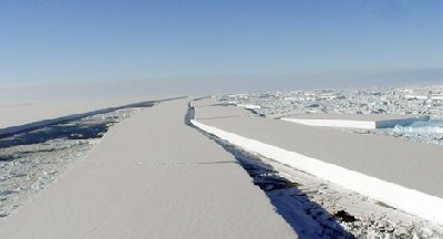 iceshelf_wideweb__470x2540.jpg