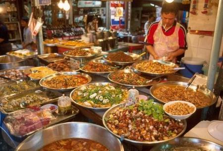 mangiare-tartine-di-cimici-fagottini-di-termiti-e-bruchi-fritti-la-soluzione-alla-fame-nel-mondo-foto.jpg