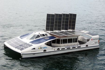 Anche i ricchi possono essere ecologici: le 7 barche solari del futuro
