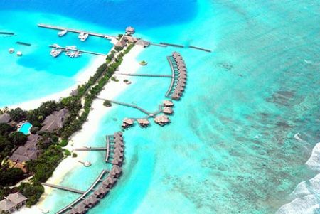 Le Maldive mettono una tassa contro il turismo inquinante