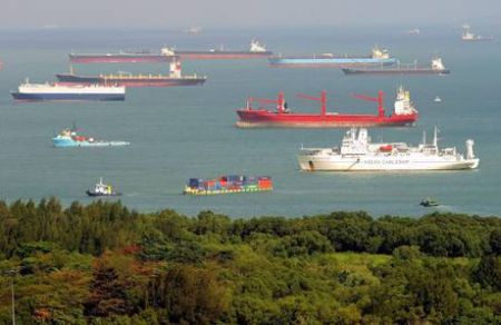 Singapore, collisione tra navi: nuovo disastro ecologico?