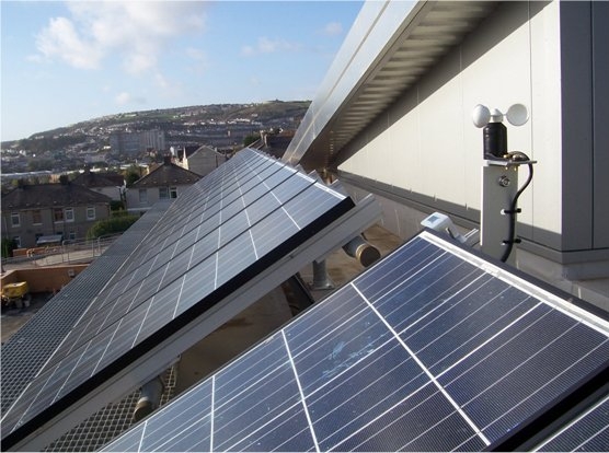 Fotovoltaico: energia pulita in sei scuole a Cosenza