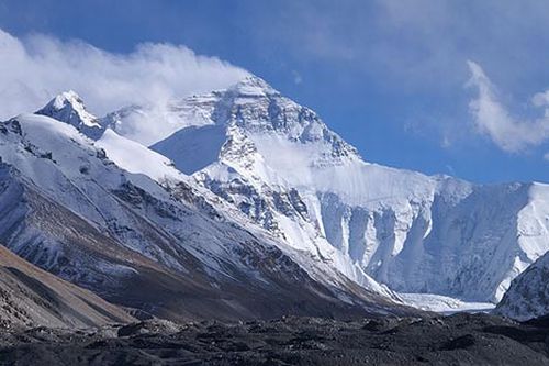L’inquinamento ha raggiunto anche la cima dell’Everest