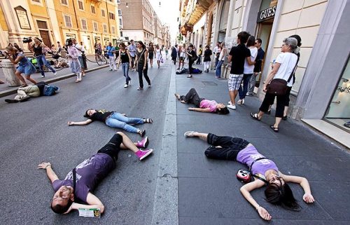 Nucleare, flash-mob a Roma sull'apocalissi nucleare