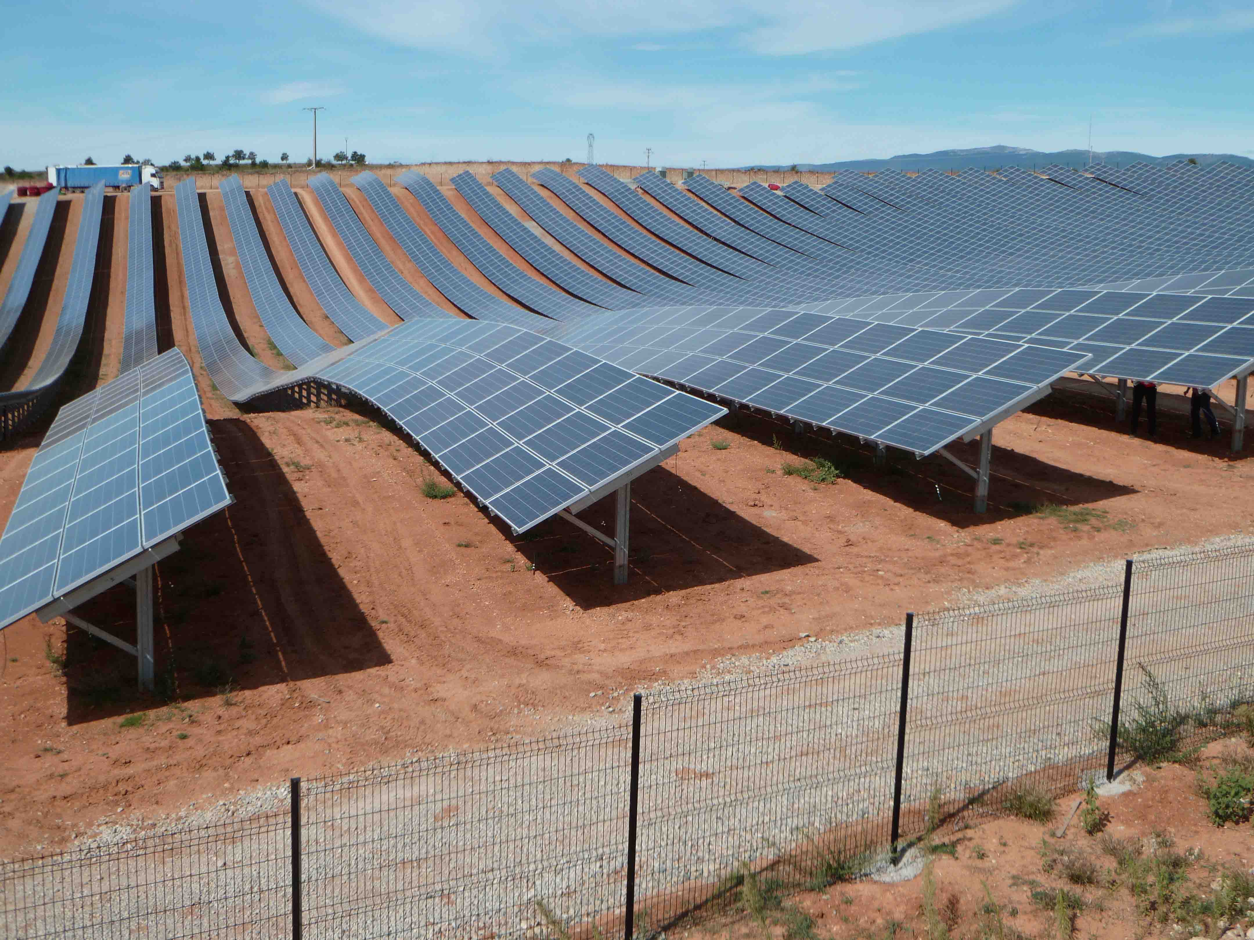 Fotovoltaico: Enfinity, due mega impianti solari in Francia