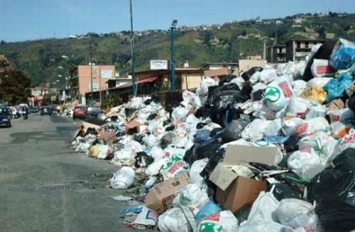 Emergenza rifiuti a Napoli: il Partito Verde Europeo fa appello alla Commissione esecutiva Ue