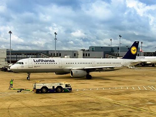 Biocarburanti per aerei, Lufthansa pronta al primo volo commerciale