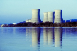 Nucleare Francia, attivista Greenpeace atterra su una centrale a Burgey