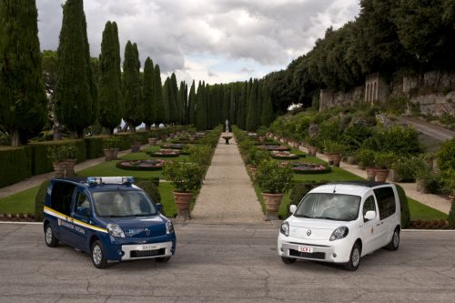 Auto elettrica regalata al Papa dalla Renault