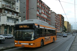 A Napoli è finito il gasolio, fermi 9 autobus su 10
