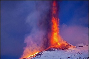 Eruzione Etna, un giovane scomparso sul vulcano, rischi fino al 4 aprile