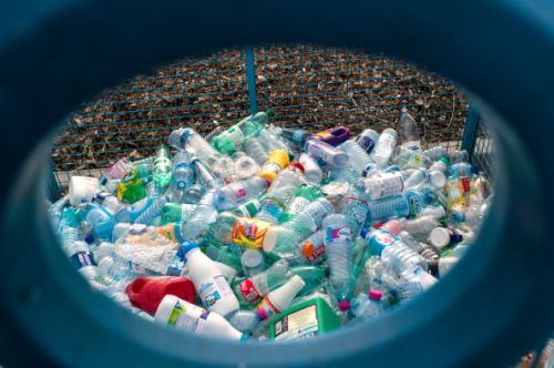 Riciclaggio della plastica, un business da un miliardo di euro solo in Italia