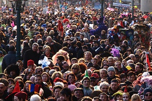 Abruzzo, a Pescara un bagno di folla contro le trivellazioni di Ombrina Mare