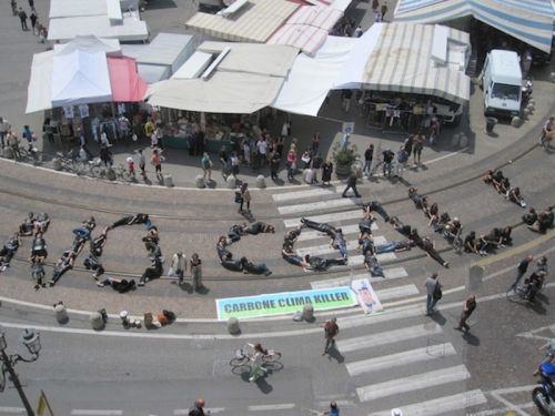Giornata Mondiale contro il Carbone, le foto delle manifestazioni internazionali