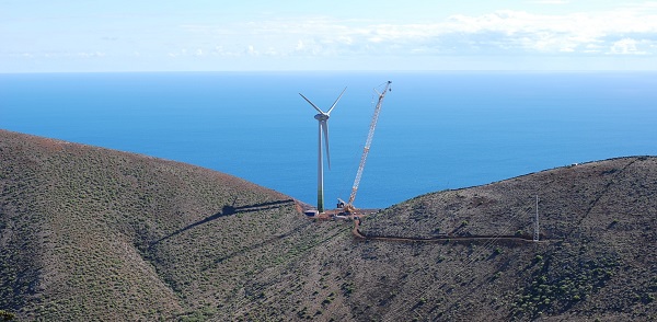 Wind_turbine_2.5mw_on_el_hierro_island